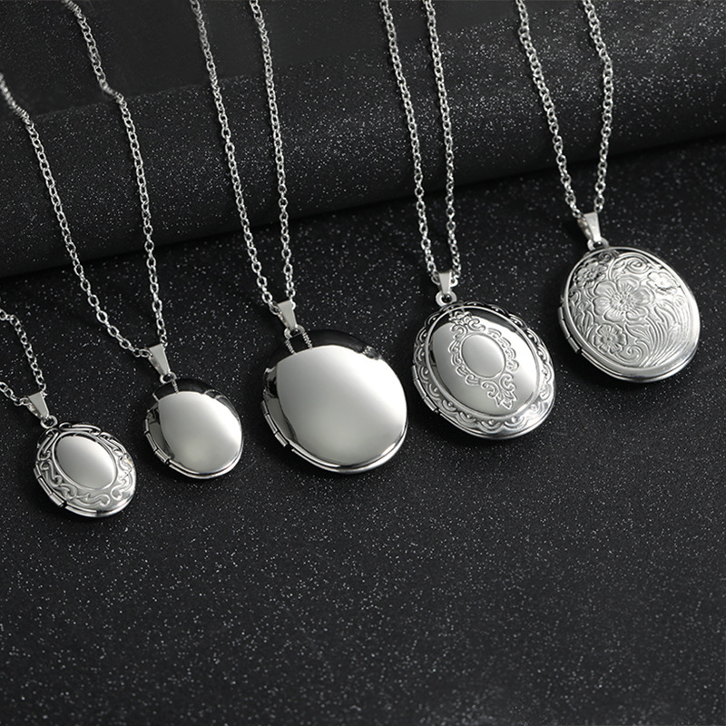 Heart Locket Necklace Photo - Винтажное серебристое открывающееся овально-квадратное колье-медальон с