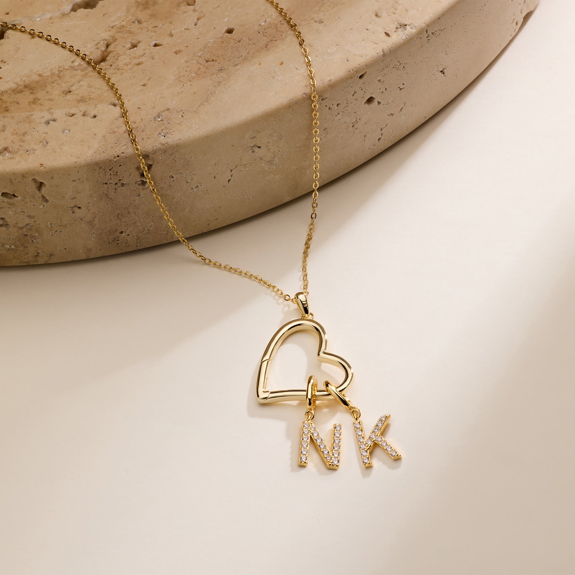 Индивидуальное колье с подвеск – обзор и цена Initial Letter Necklace 18K Gold