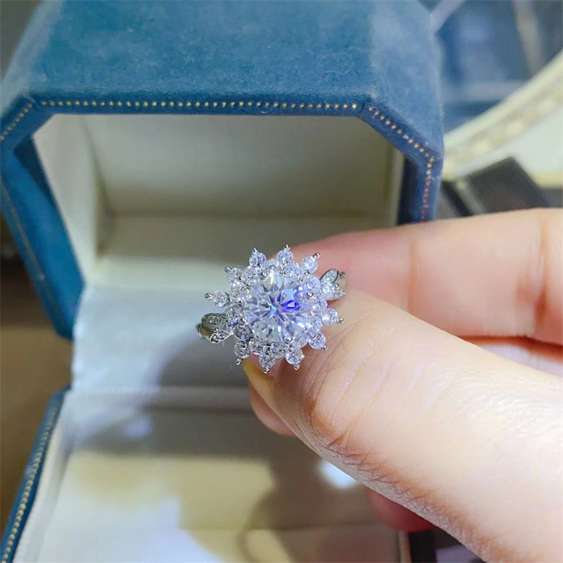 Роскошное кольцо из белого зол – обзор и цена Moissanite Engagement Ring 1 Carat