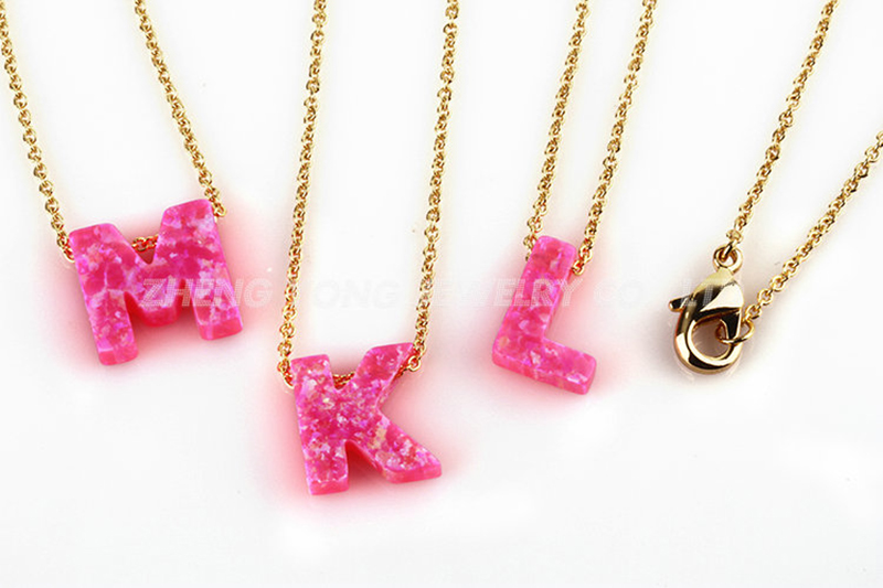 Ожерелье с подвеской в виде бу – обзор и цена Initial Letter Necklace 18K Gold