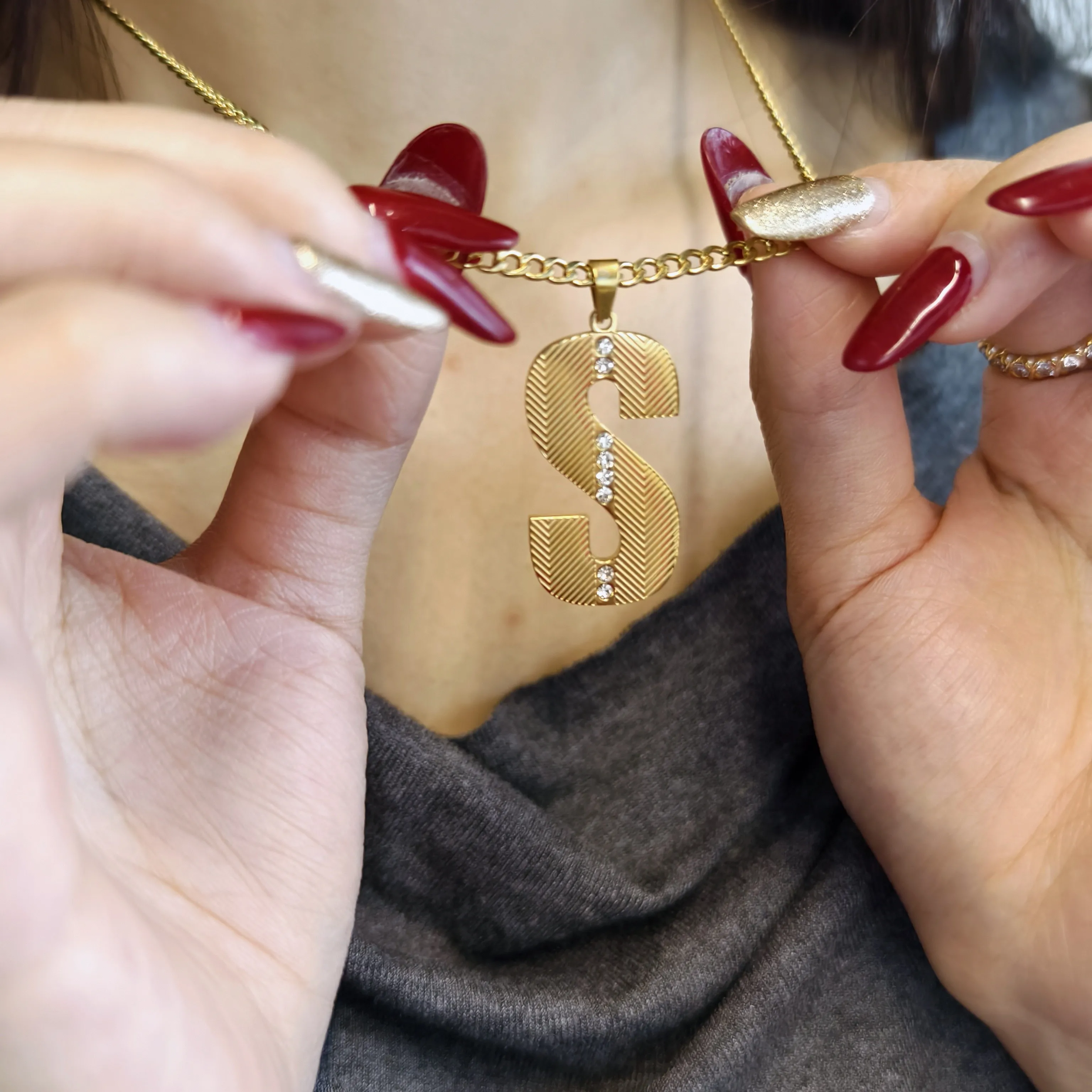 Ожерелье из позолоченного золо – обзор и цена Initial Letter Necklace 18K Gold